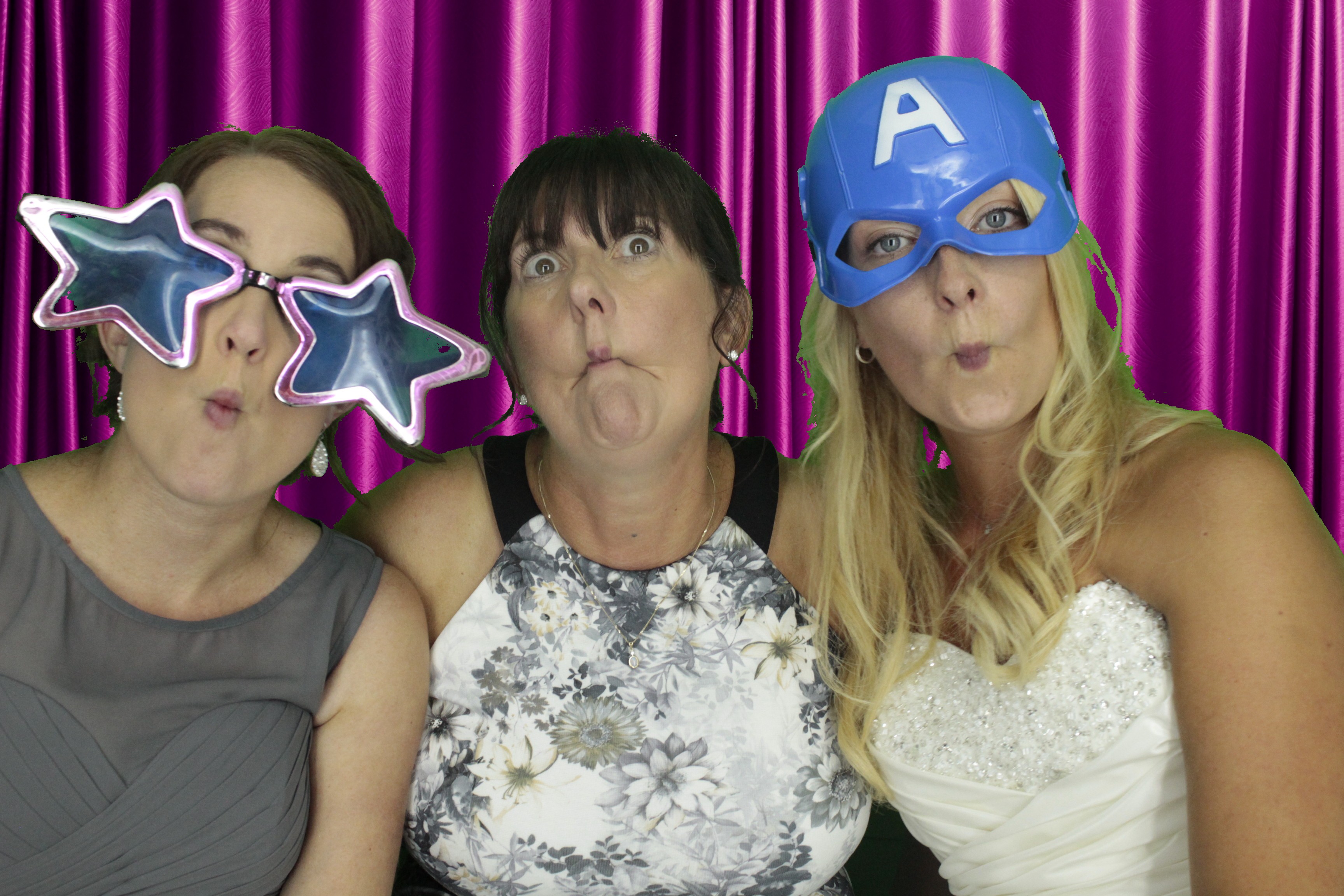Nikki & Simon | View more photos from the event at gallery.myphotoboothexperience.co.uk/u/MyPhotoBoothExperienceLtd/Nikki-Simon